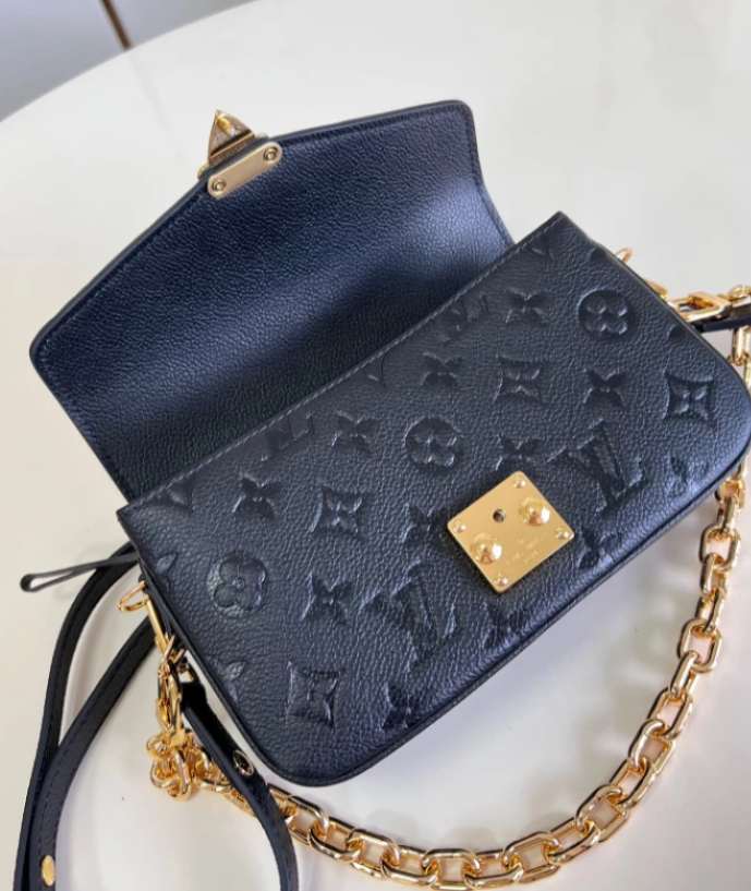 Louis Vuitton Pochette Métis East West