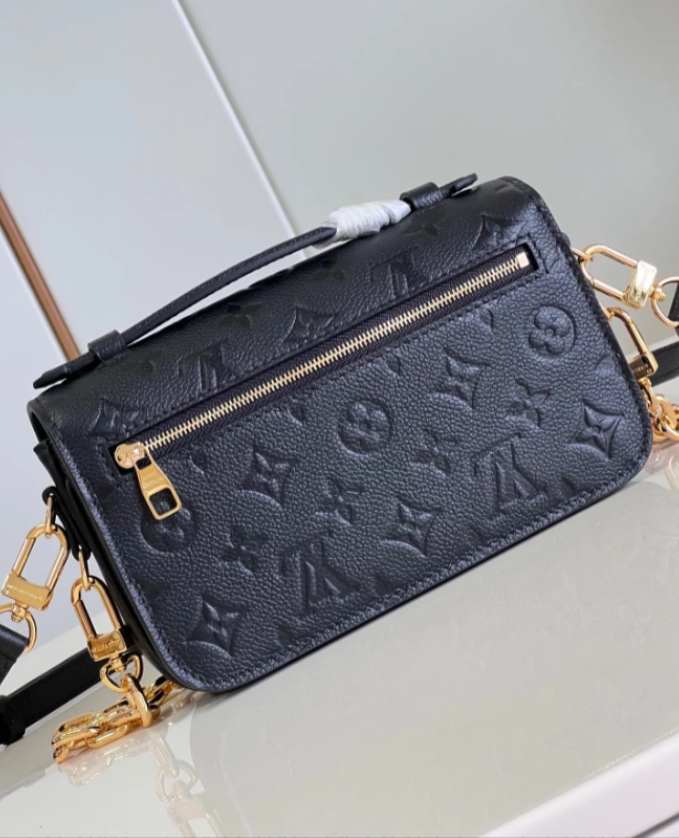 Louis Vuitton Pochette Métis East West